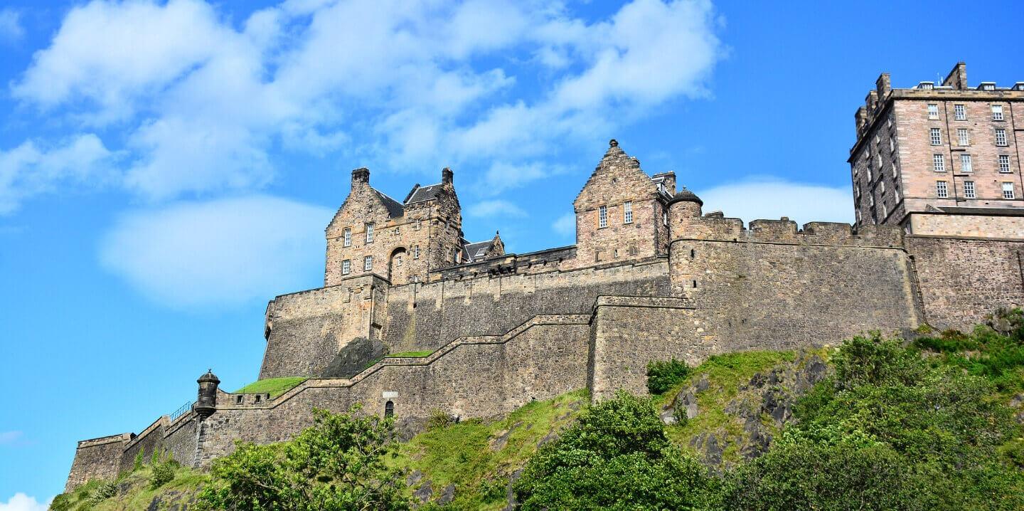 Student Accommodation in Edinburgh City Centre, Edinburgh - Edinburgh Castle on a sunny day