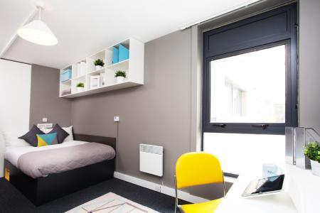 Gold En Suite, Arundel Street