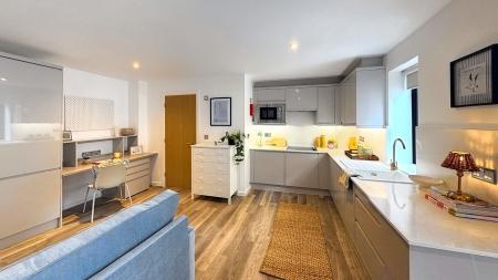 Platinum Plus Kensington | Studio